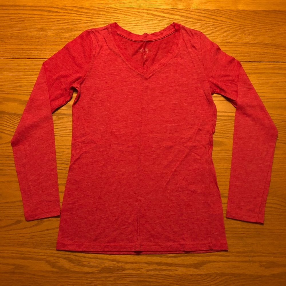 Women’s long sleeve v-neck